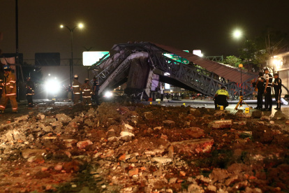 Puente derribado en la avenida de Las Américas.