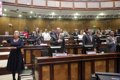 Un total de 120 asambleístas estuvieron presentes en la sesión que acaba de aprobar el proyecto de reformas al Código de la Democracia.