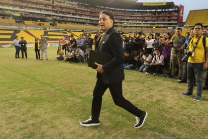 Carlos Alfaro Moreno marcó bien la cancha el día que asumió la presidencia de Barcelona.