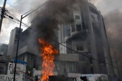 El incendió afectó el trabajo de 1.300 funcionarios y ocasionó la pérdida de documentos, mobiliario, cuadros patrimoniales y equipos de computación.