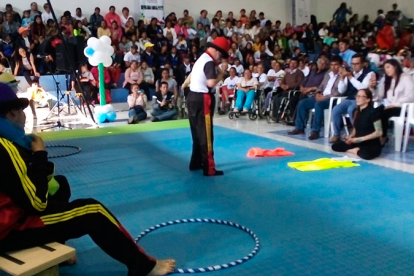 Malabares y otras artes circenses permiten el desarrollo de habilidades a personas con movilidad reducida y otras discapacidades.