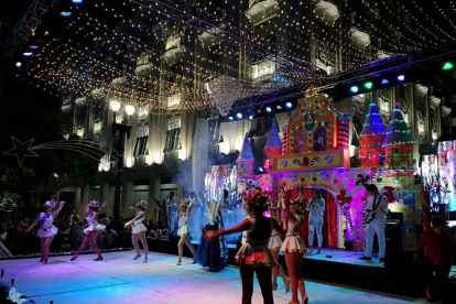 Con un show artístico se inauguró la fiesta en el lugar.