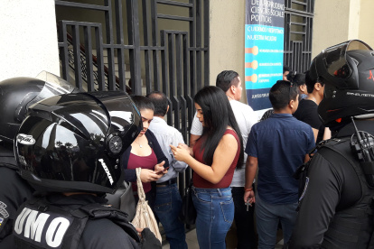 En la facultad de Jurisprudencia hubo quejas ante del inicio de los comicios.