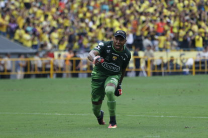 Banguera, quien alternó la titularidad con Frascarelli, llegaría al arco de El Nacional.