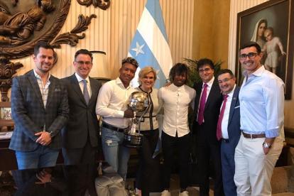 En la entrega participaron jugadores y directivos del club.