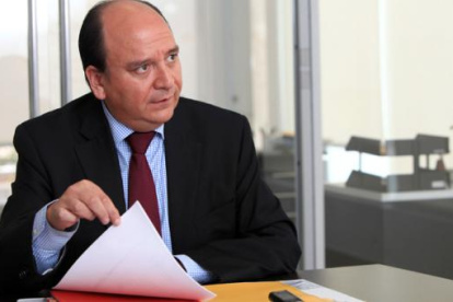 Carlos Baca Mancheno ofreció declaraciones a la prensa.