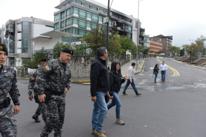 Peritos de Criminalística analizaron los daños que tuvo el edificio de la Contraloría tras los actos vandálicos ocurridos durante el paro nacional, en octubre.