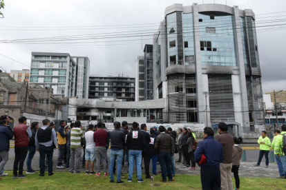 Los sospechosos de haber dañado la infraestructura fueron al lugar resguardados por agentes de Criminalística.