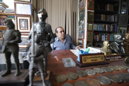 Personaje. Jessy Monroy avanza con otros proyectos, dentro de los cuales figura un libro con anécdotas y discursos, dedicado a quien sería su mentor:Carlos Julio Arosemena.


Nota: Pamela Vera

Foto: Valentina Encalada





NOVIEMBRE 16 Guayaquil-Ecuador

Agencia (ag-expreso)