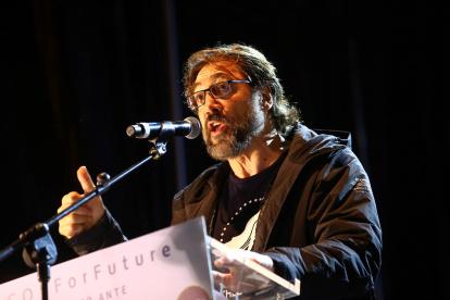 El actor Javier Bardem en su intervención en la Marcha por el Clima, convocada por Fridays For Future, Alianza por el Clima, Alianza por la Emergencia Climática y 2020 Rebelión por el Clima, este viernes en Madrid.