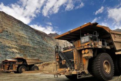 El mineral fue transportado en ocho contenedores sellados, de 22 toneladas cada uno.