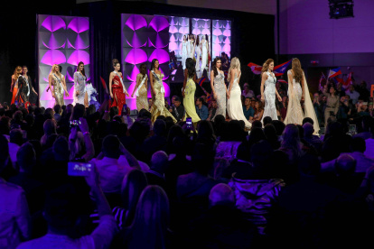 Las candidatas a Miss Universo, en una gala previa a la final del concurso que escoge a la mujer más bella del planeta.