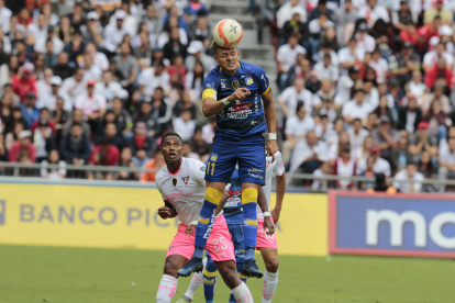 Carlos Garcés, de Delfín, y Antonio Valencia, de Liga, son figuras en sus equipos