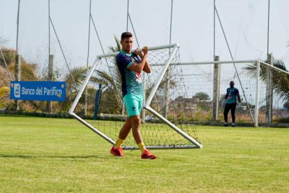 El volante uruguayo Bruno Piñatares quiere entrar en la historia del Delfín ganando el primer campeonato nacional.