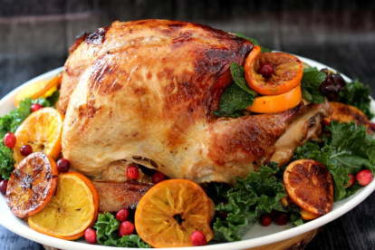 Para evitar la contaminación solo es necesario cocinar bien en el horno la carne del ave.