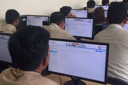 Los estudiantes se preparan para rendir la evalauciòn