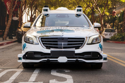 Una de las unidades de taxi autónomo que ya ofrecen servicio en San José, California.