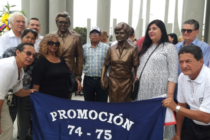 Familiares y amigos del exmandatario estuvieron presentes en el acto.