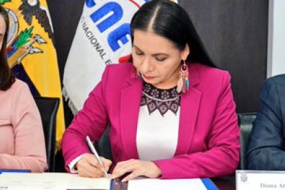 Diana Atamaitn firmó un convenio con organismo internacionales para mejorar el sistema informático.