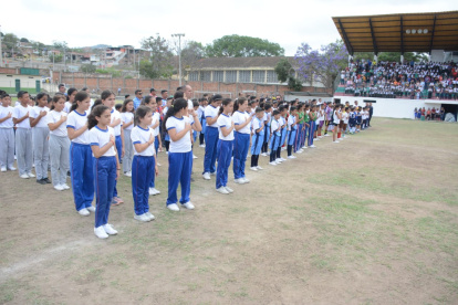 los deportistas durante la inauguración en Jipijapa