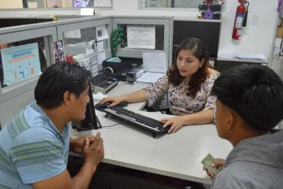 En las oficinas de la Senescyt se atendieron requerimientos de los jóvenes.