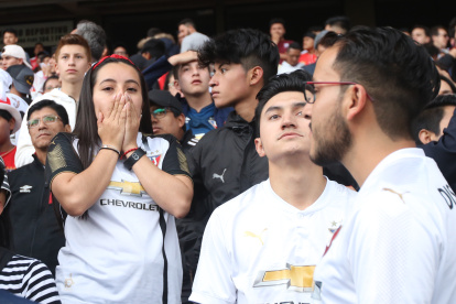 El sufrimiento de los hinchas aumentó en la tanda de penales.