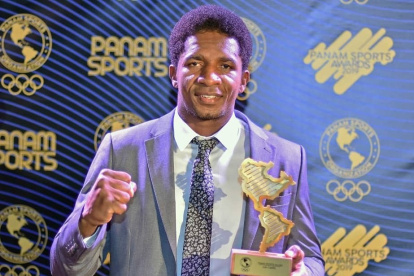 Julio Castillo recibió una condecoración