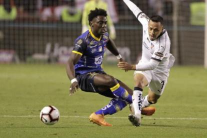 El volante mixto, Edison Vega, renovó su contrato con Liga Deportiva Universitaria de Quito. Se quedará por dos temporadas más.