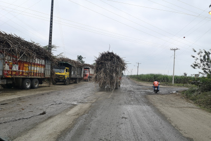 La caña de azúcar continúa llegando a los ingenios de las provincias de Cañar y Guayas.