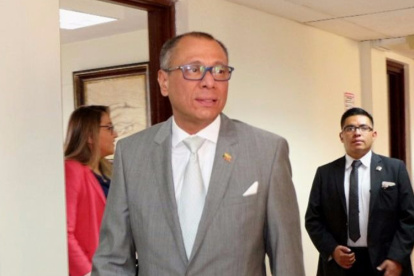 Solitario. Contrario a la costumbre, Glas compareció sin su partido ante la prensa.