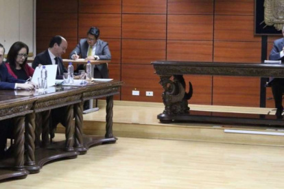 La defensa del Vicepresidente ha pedido 99 testigos.