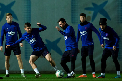 El Barcelona de España hizo el último entrenamiento en el campo previo al clásico.