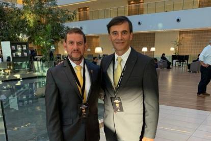 Rafael Verduga, presidente de la Comisión de Socios de Barcelona y el DT Fabián Bustos en Luque, Paraguay.