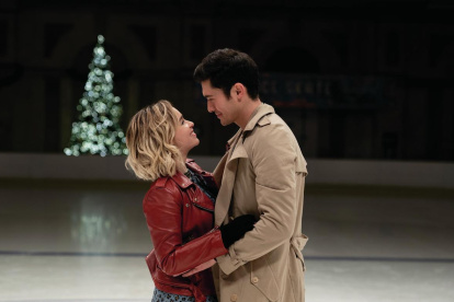 Emilia Clarke y Henry Golding son los protagonistas de esta cinta que, aunque con muchos clichés, tiene su encanto.