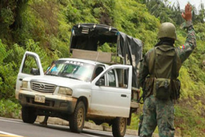 A pesar del reforzamiento de la presencia militar con patrullajes, retenes y controles, la normalidad sigue sin regresar a Mataje.