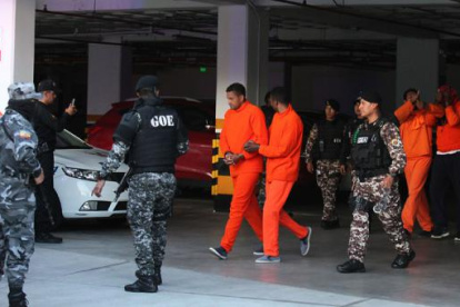 Trece personas, entre militares activos y pasivos fueron detenidos por la presunta venta de armamento al frente narcoterrorista Óliver Sinisterra que dirige alias Guacho