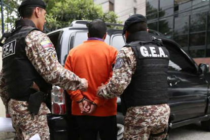 Salud. Carlos Pérez tiene nueve puntos en el rostro. Ayer salió del hospital.