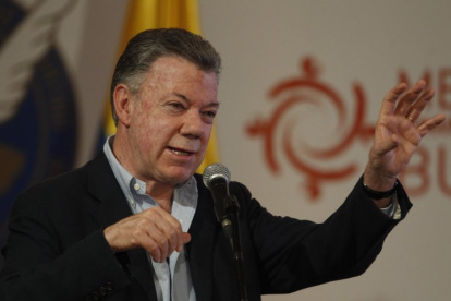 “El ministro de Defensa, antes de viajar a Medellín, dijo que por fuentes de inteligencia se confirmaba que los cuerpos estaban del lado colombiano (...)