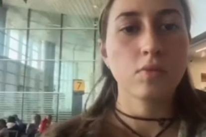 Alena Paliakova lleva cuatro días retenida en el aeropuerto de la ciudad.