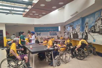 La fundación brinda el servicio de asilo y también atención médica y de enfermería a un centenar de adultos mayores