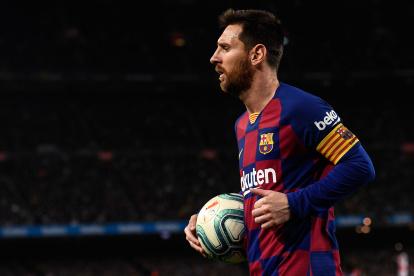 Lionel Messi, delantero argentino del Barcelona, lidera el listado de los 100 mejores futbolistas de 2019.