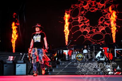 Axl Rose, vocalista de Guns N" Roses, durante un concierto en Burdeos, Francia.