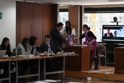 AUDIENCIA. Enrique Pacheco (izq.), Luis Quiroz y César Salinas (der.) decidirán el futuro de El Universo, enjuiciado por Rafael Correa.