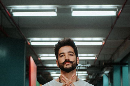 Cantante y compositor colombiano. Tiene 25 años.