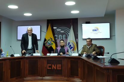 Frases directas e indirectas hubo entre los consejeros en la sesión del pleno del CNE.