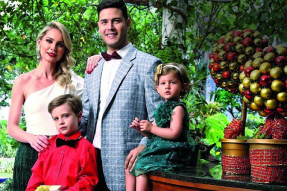 Continúa la temporada de fiestas. Destaque con sus mejores looks familiares.