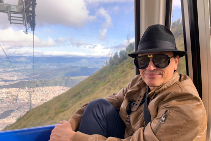 Elvis confiesa que Ecuador inspira su creatividad.