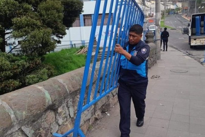 El puente Machángara se arma de seguridad