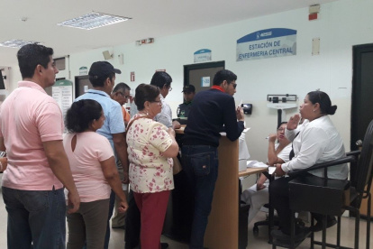 La atención médica en el IESS es superada por la demanda.