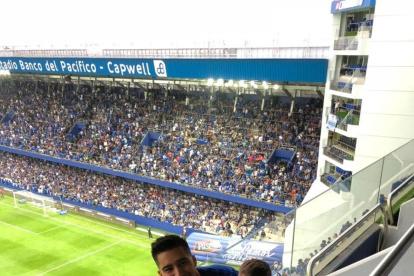Noboa nunca ha ocultado su amor por Emelec. Cuando puede va al Capwell.
